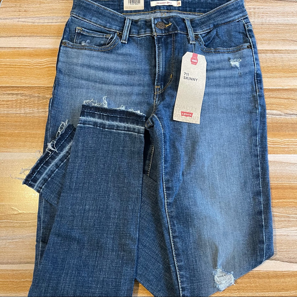 Levis Jeans 711